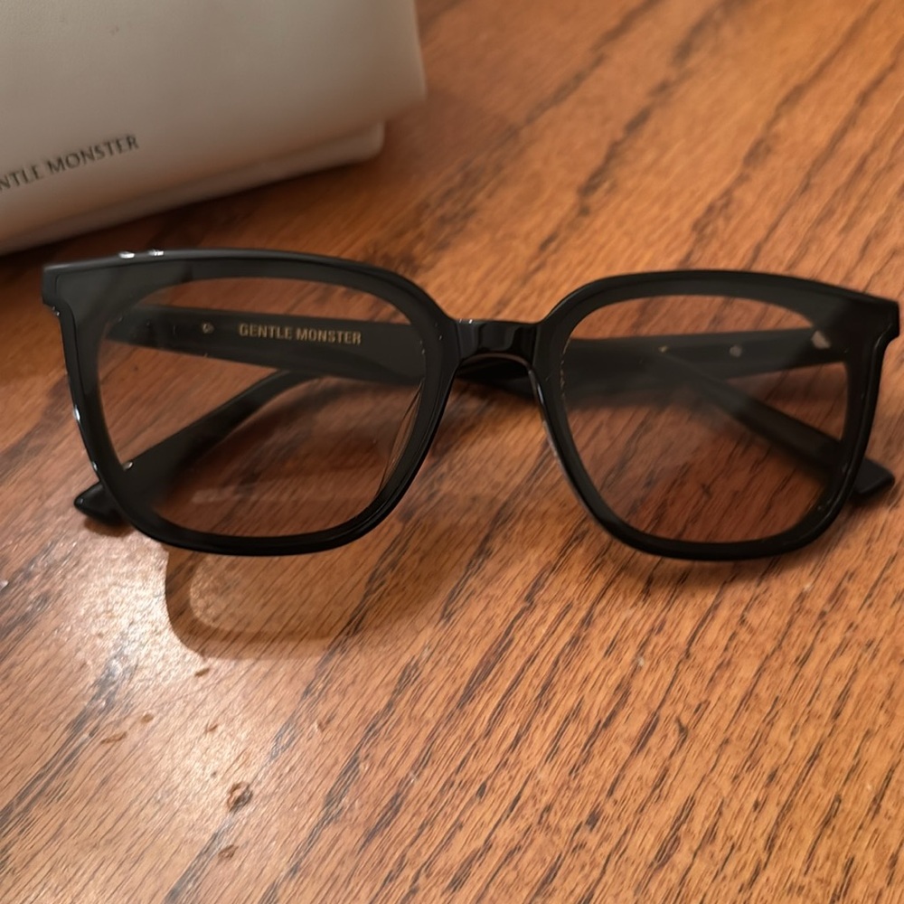 Gentle Monster Lilit W/ case